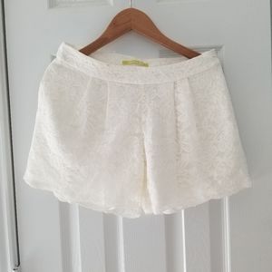 NWOT Gianni Bini Ivory Lace Shorts Size 0